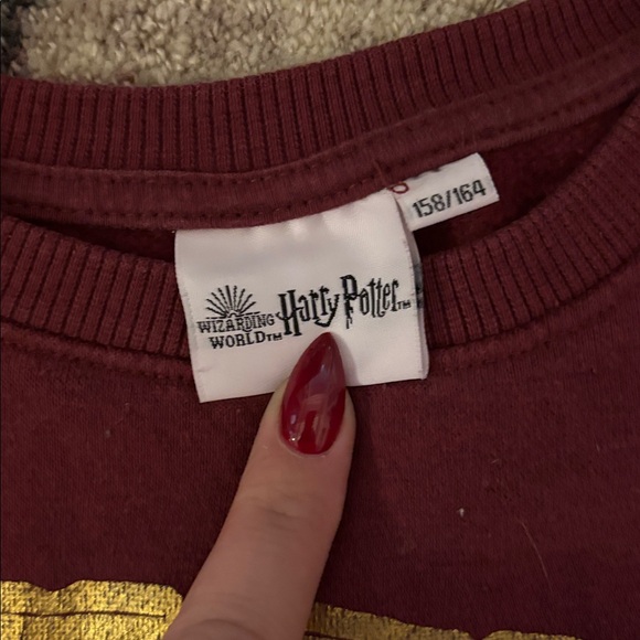 🔮 Warner Bros. Burgundy Hogwarts Sweatshirt PTP 20 - Picture 2 of 2